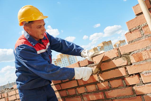 construction_worker_installing_red_bricks